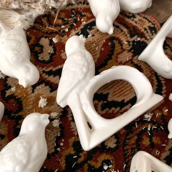 80's JAPANESE BONE WHITE PORCELAIN PERCHED SONG BIRD NAPKIN RING - Picture 3 of 10